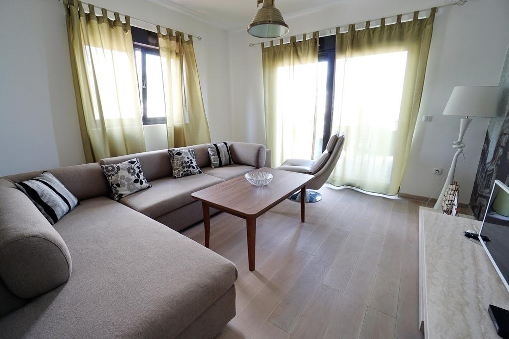Bay Breeze Apartment