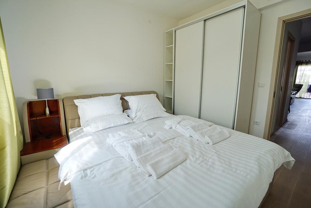Bay Breeze Apartment