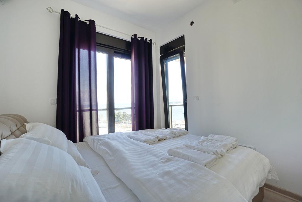 Bay Breeze Apartment *