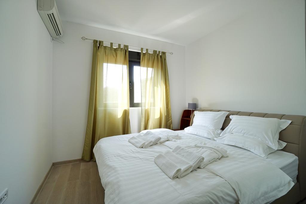 Bay Breeze Apartment *