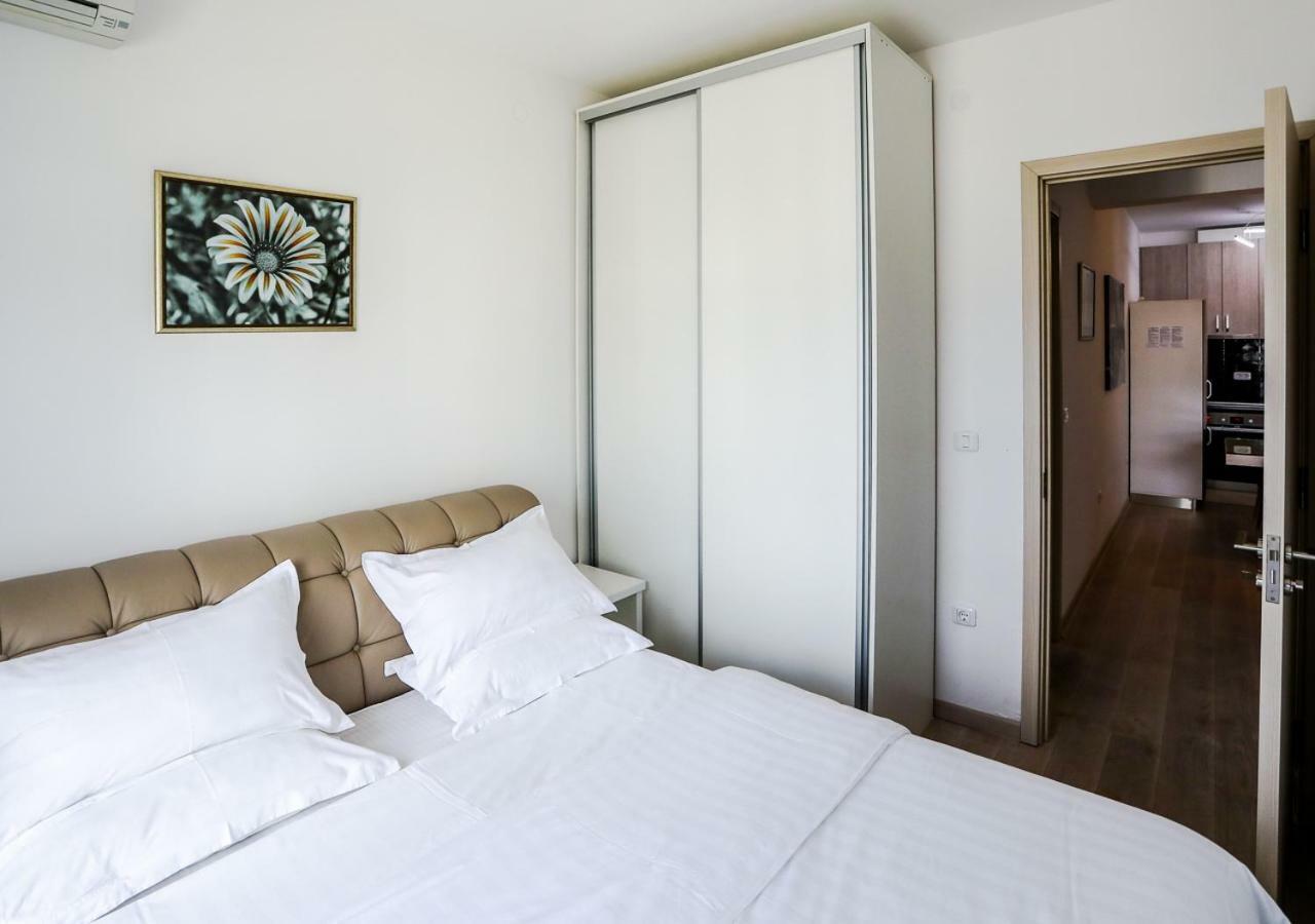 Bay Breeze Apartment
